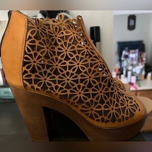 Yellow peep-toe platform heels, size 9.5